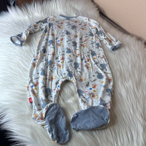 Magnetic Me Astro Pups Magnetic Footie Size 6-9 Months - Picture 3 of 9